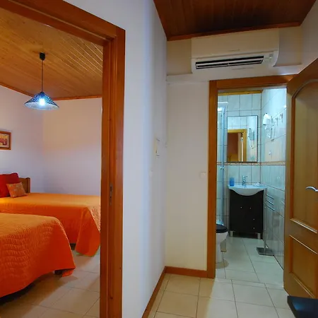 ゲストハウス Alojamentos Flores Island 4*