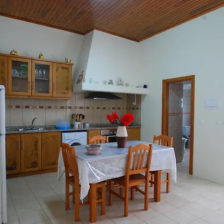 ゲストハウス Alojamentos Flores Island