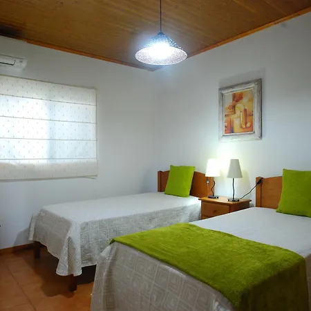 ゲストハウス Alojamentos Flores Island 4*