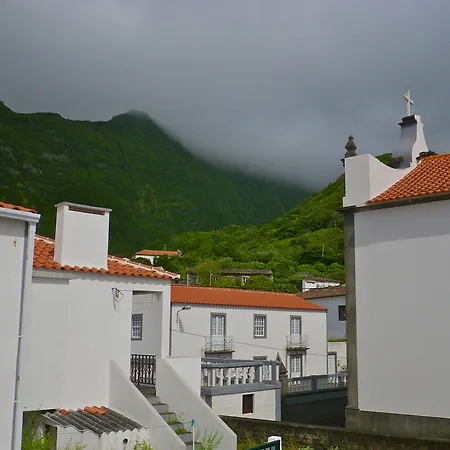 ゲストハウス Alojamentos Flores Island 4*