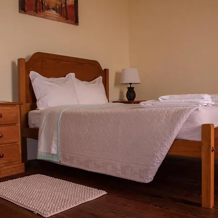 Alojamentos Flores Island Konukevi 4*