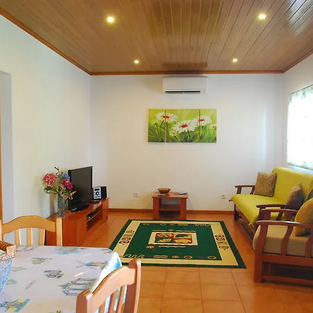 Casa de hóspedes Alojamentos Flores Island 4*