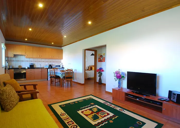 Guest house Alojamentos Flores Island 4*